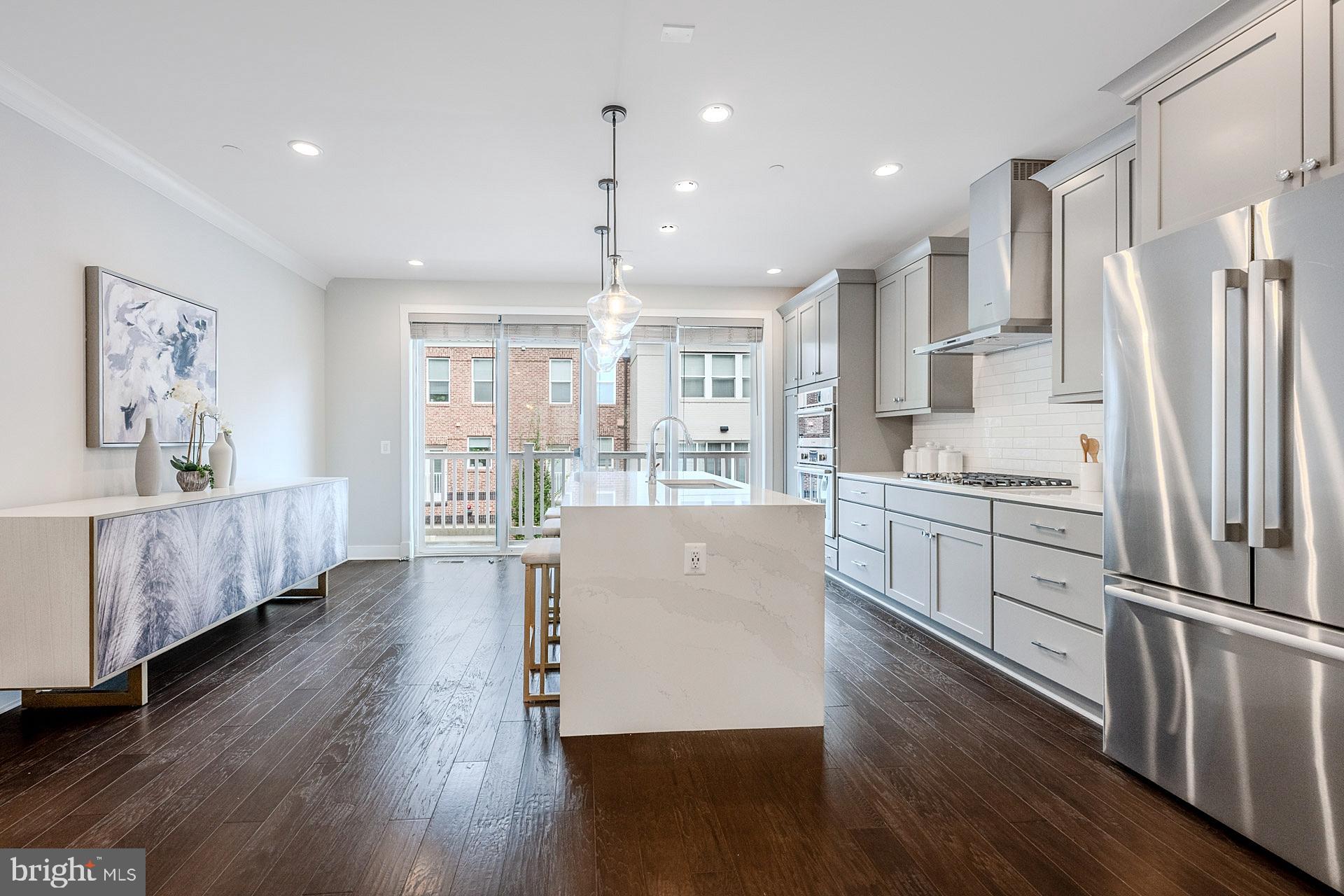 10326 GROSVENOR PLACE