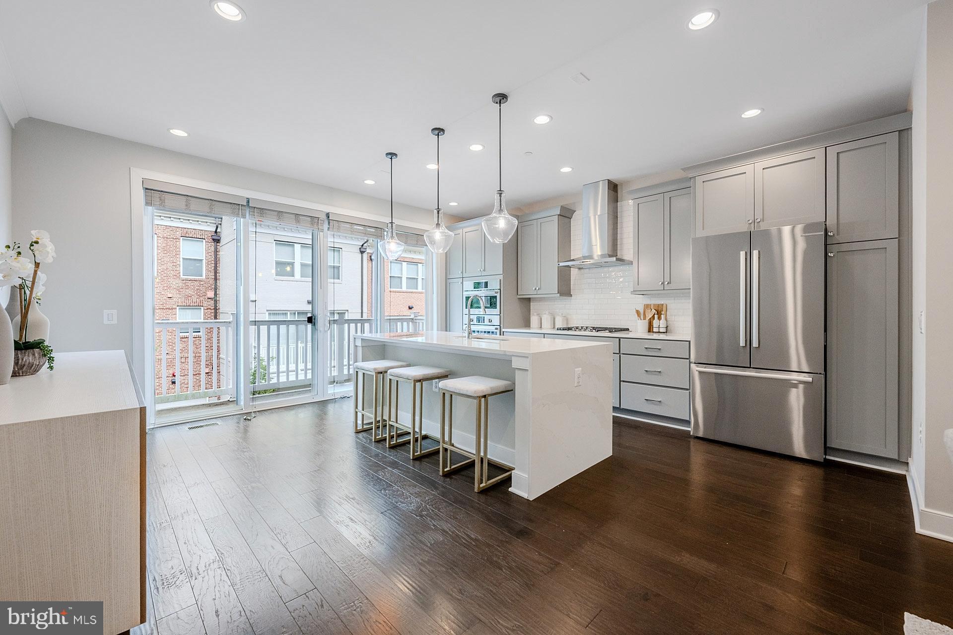 10326 GROSVENOR PLACE