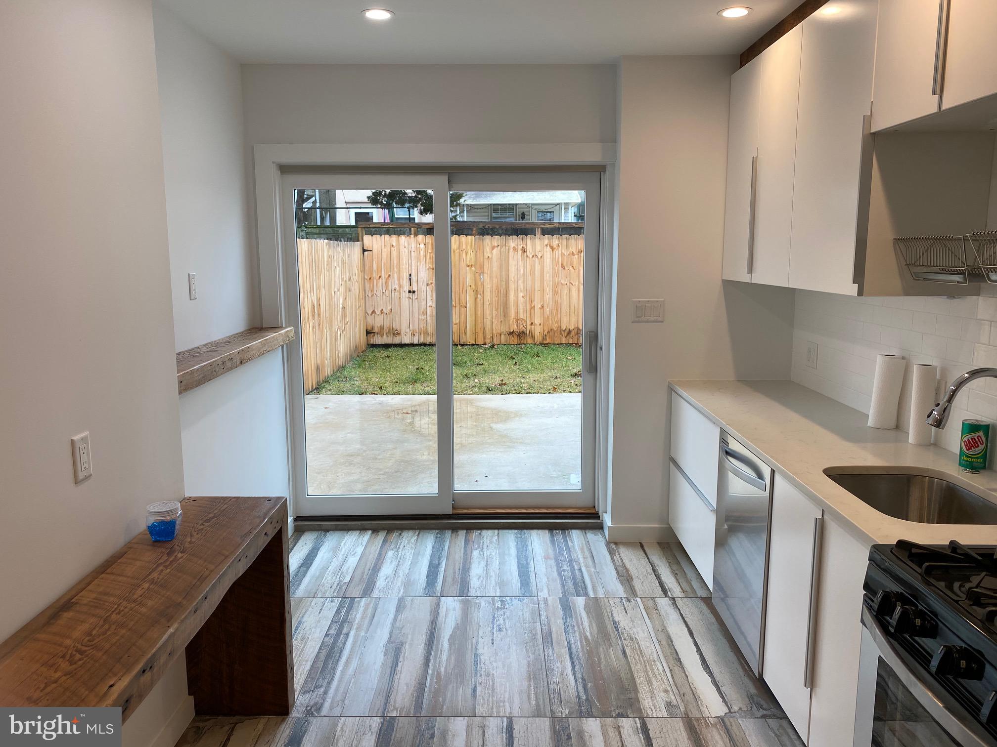 PORT RICHMOND - Residential Lease