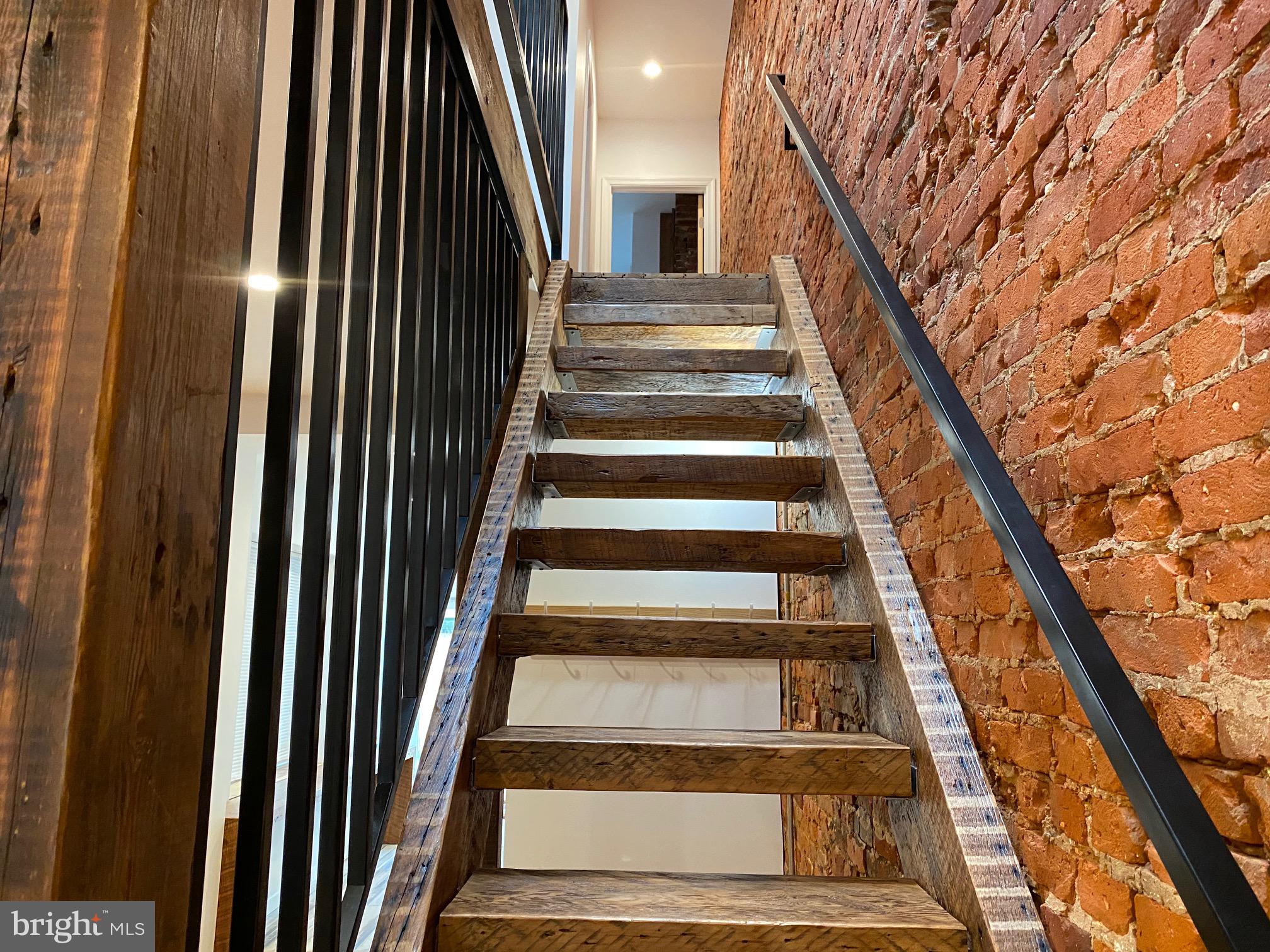 PORT RICHMOND - Residential Lease