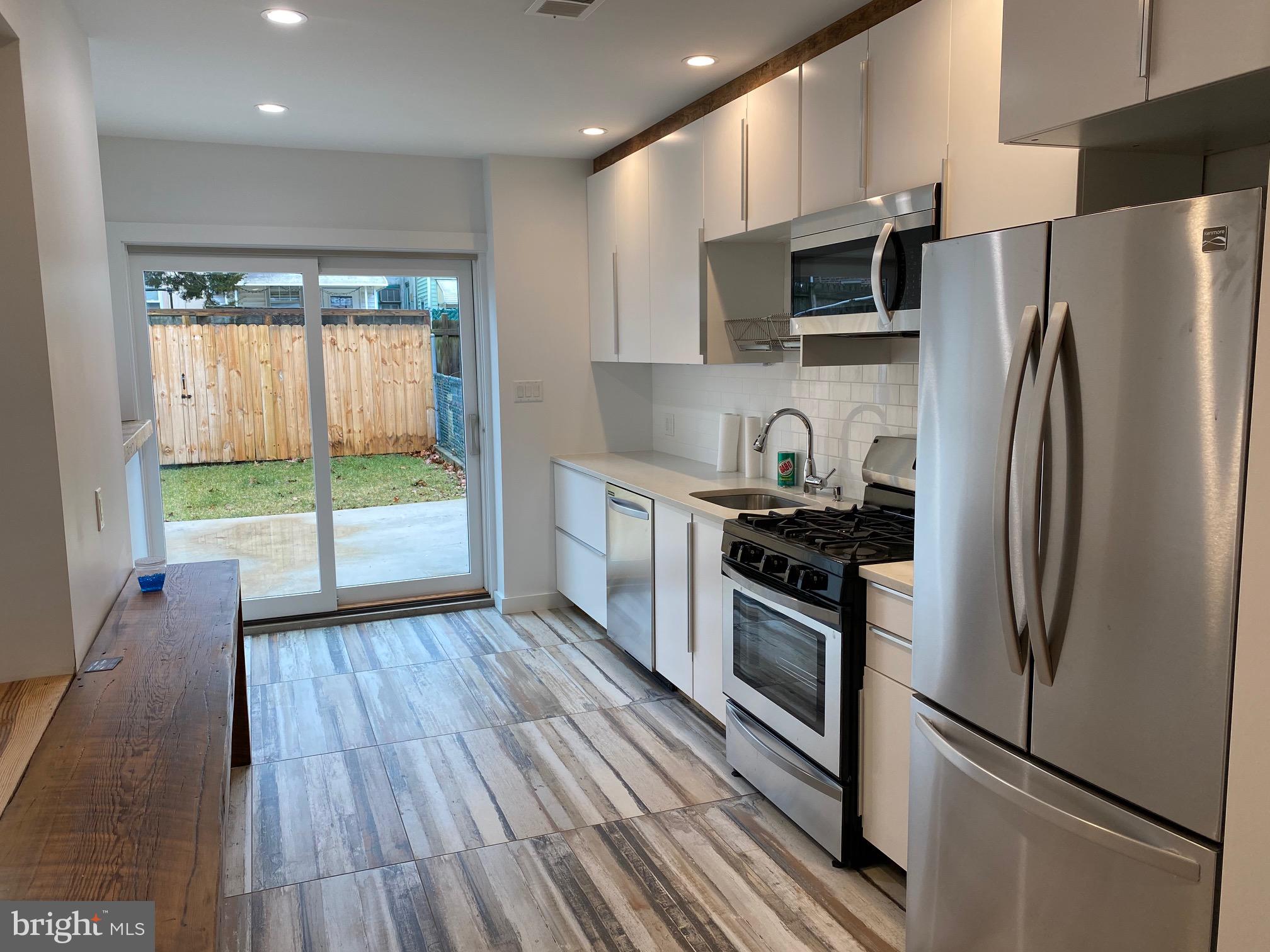 PORT RICHMOND - Residential Lease