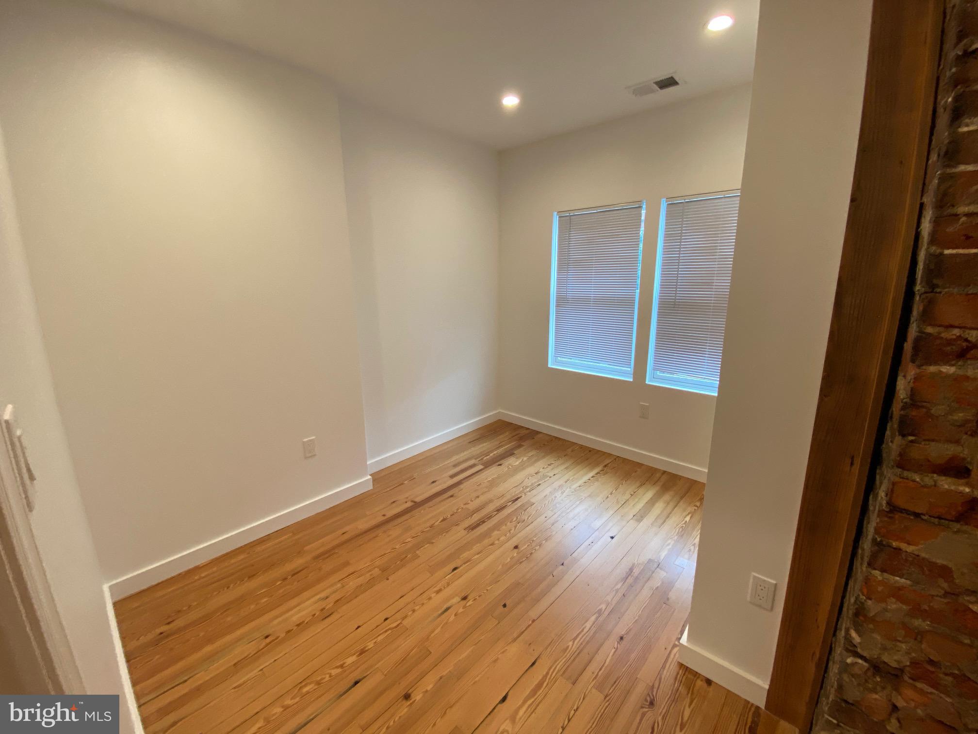 PORT RICHMOND - Residential Lease