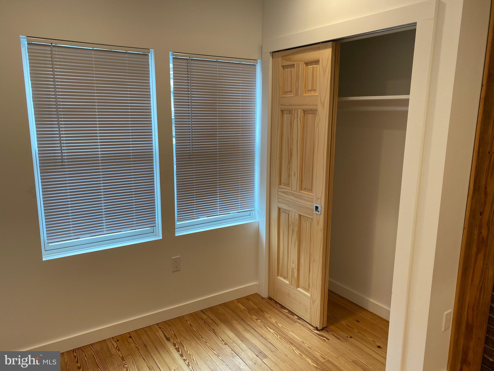 PORT RICHMOND - Residential Lease