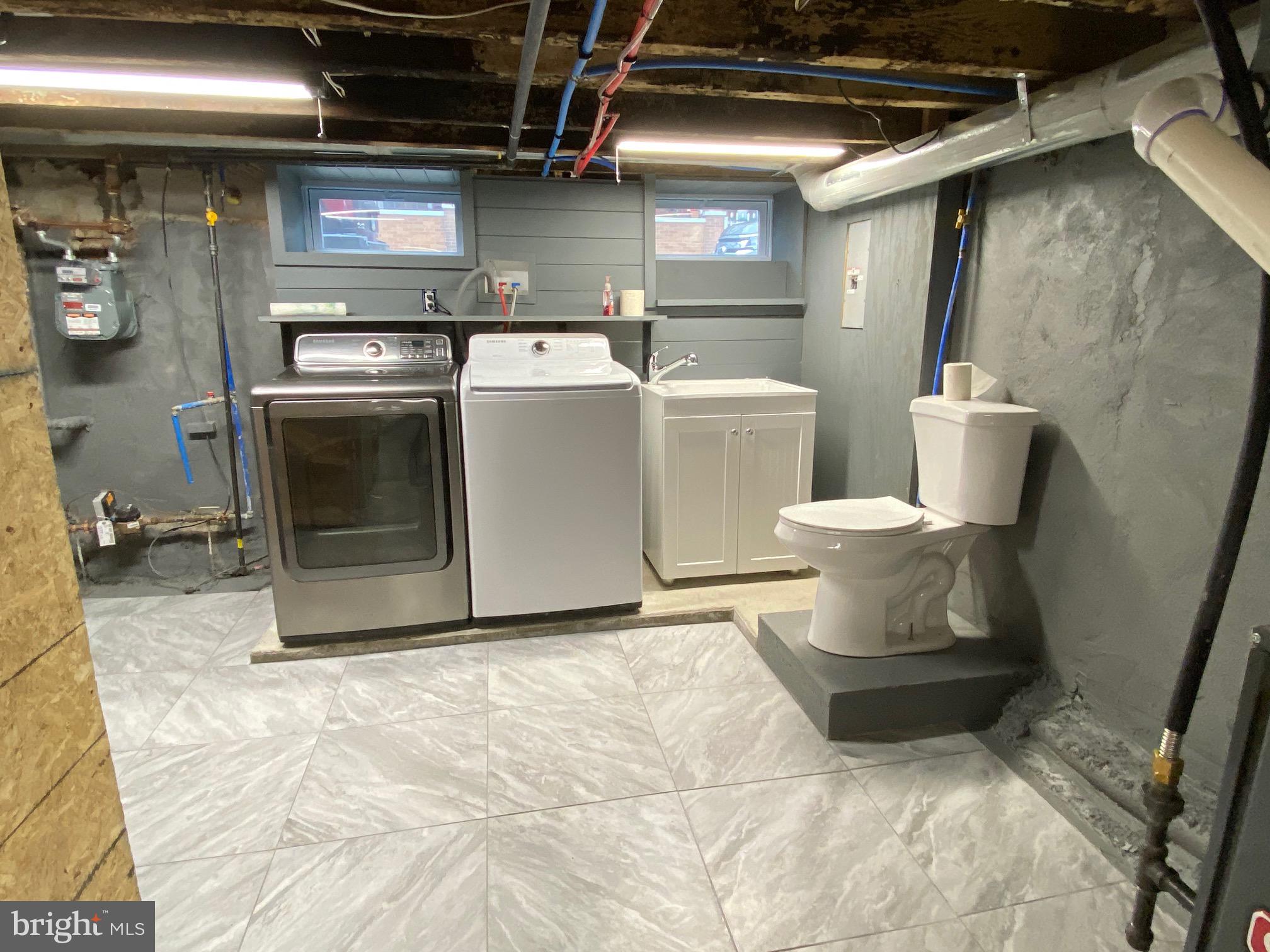 PORT RICHMOND - Residential Lease