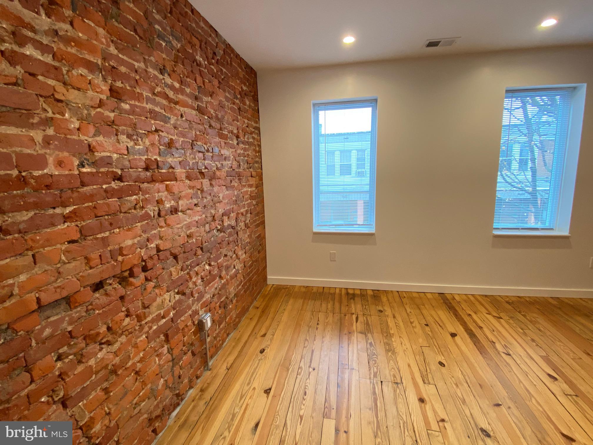 PORT RICHMOND - Residential Lease