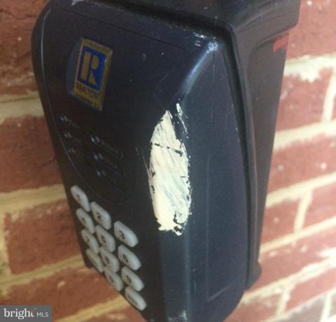 THE RESERVE CONDOMINIUMS - Residential Lease