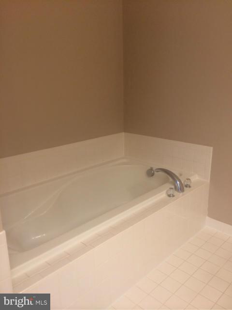 THE RESERVE CONDOMINIUMS - Residential Lease