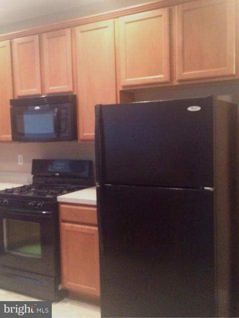 THE RESERVE CONDOMINIUMS - Residential Lease