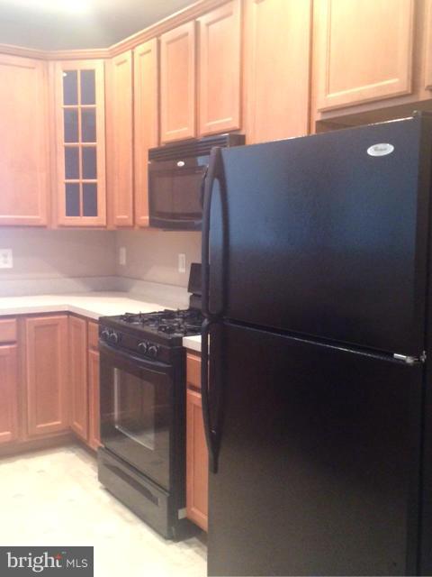 THE RESERVE CONDOMINIUMS - Residential Lease