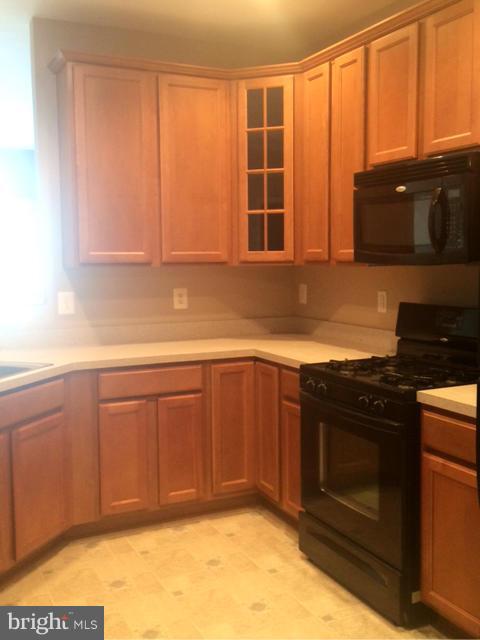 THE RESERVE CONDOMINIUMS - Residential Lease