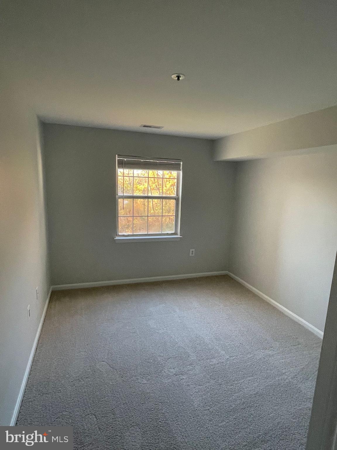 VILLAGE OF MONTGOMERY RUN - Residential Lease