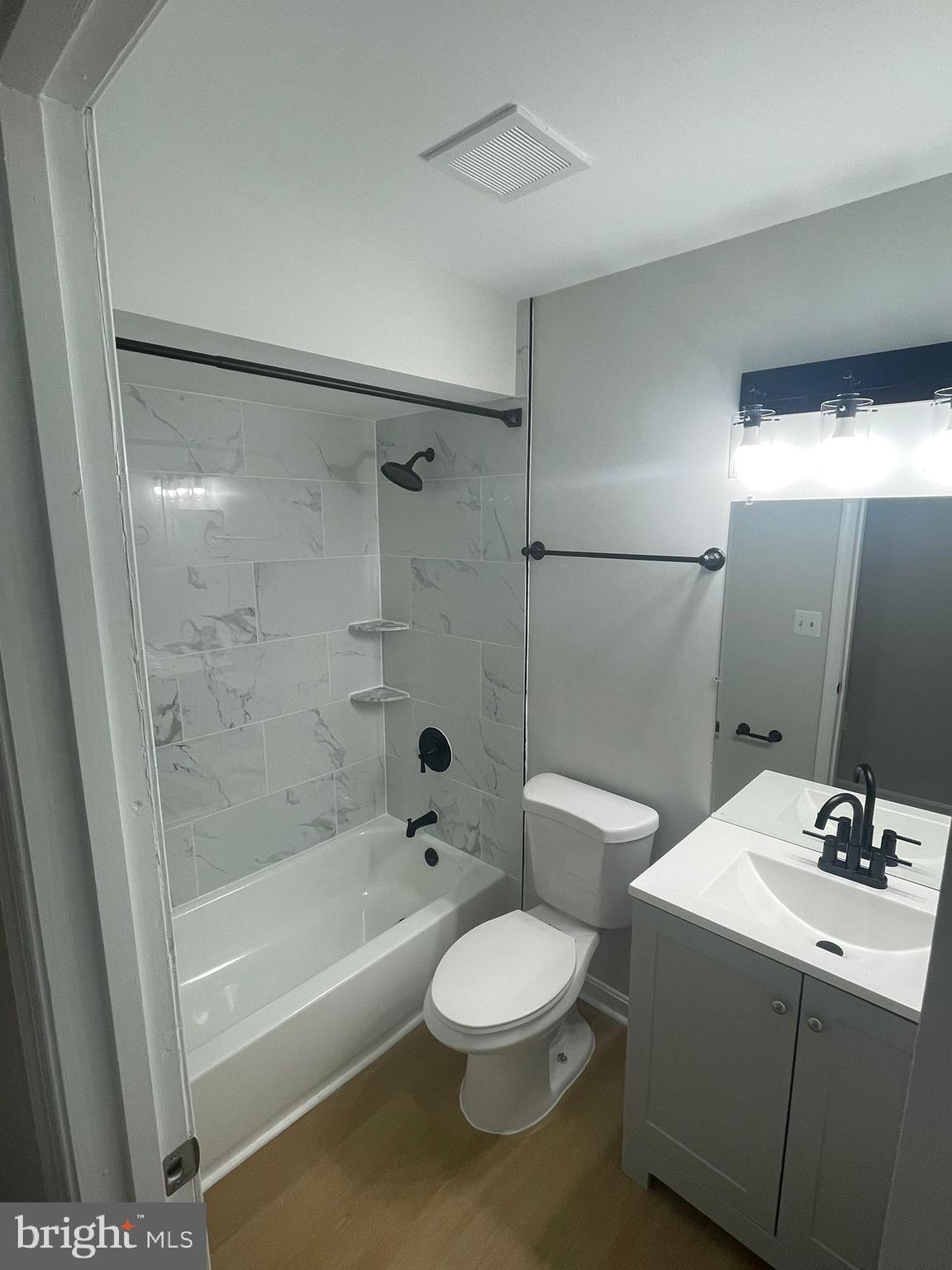 VILLAGE OF MONTGOMERY RUN - Residential Lease