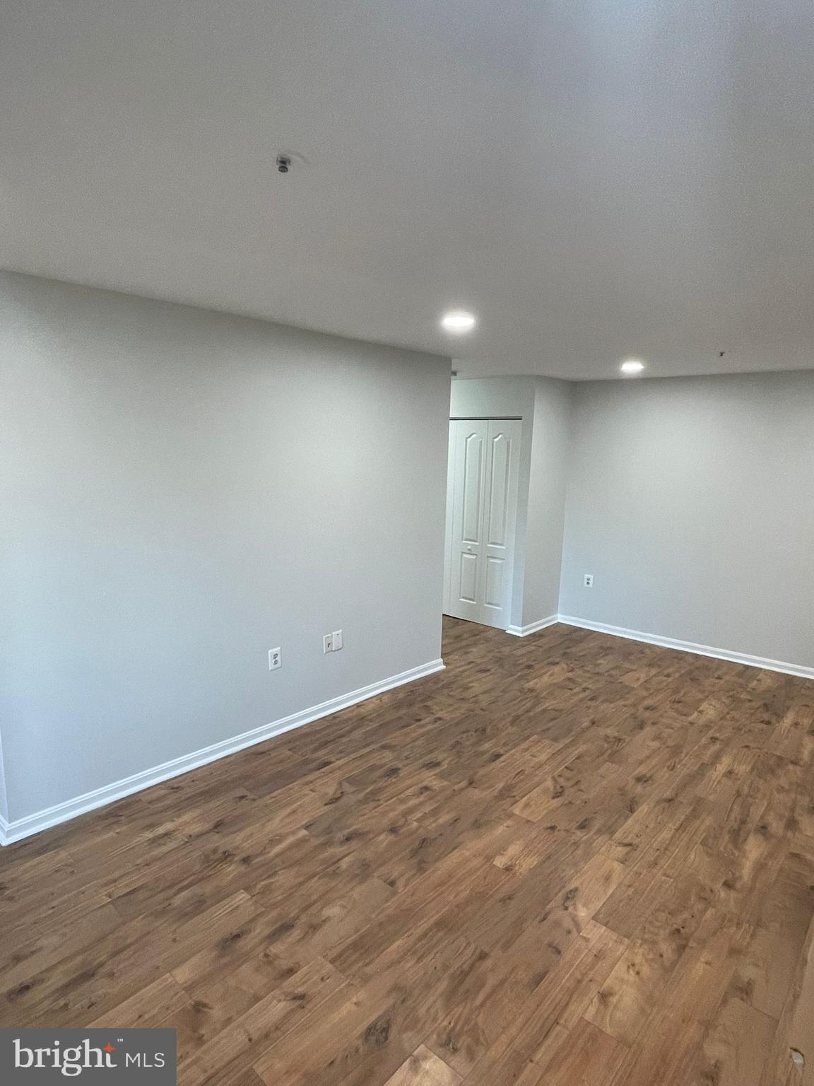 VILLAGE OF MONTGOMERY RUN - Residential Lease