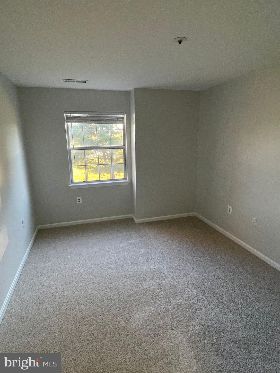 VILLAGE OF MONTGOMERY RUN - Residential Lease