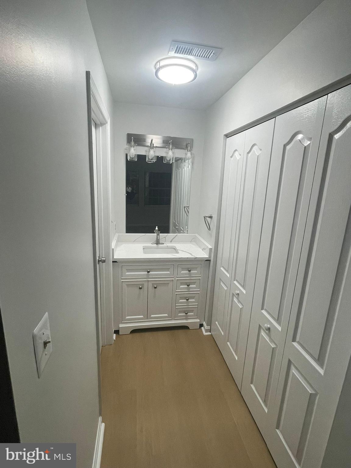 VILLAGE OF MONTGOMERY RUN - Residential Lease