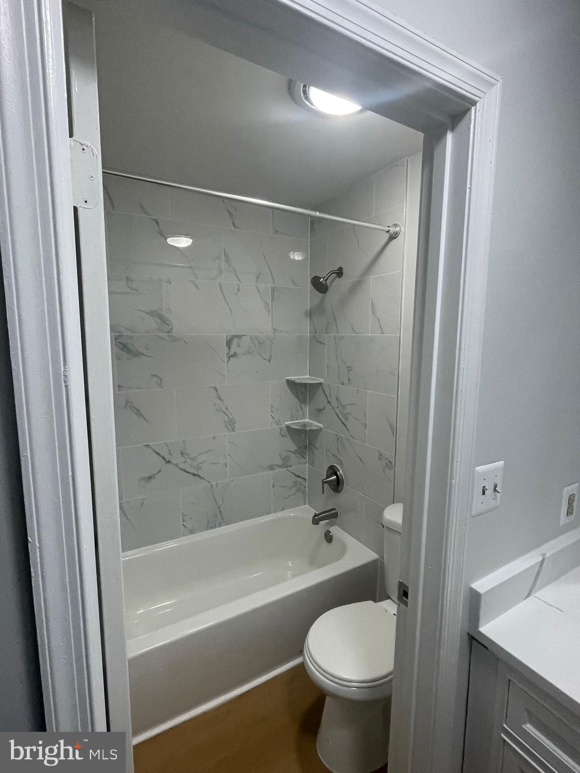 VILLAGE OF MONTGOMERY RUN - Residential Lease