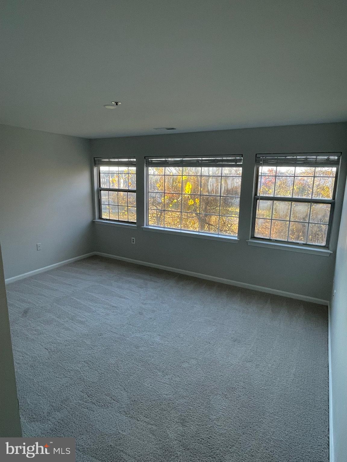 VILLAGE OF MONTGOMERY RUN - Residential Lease