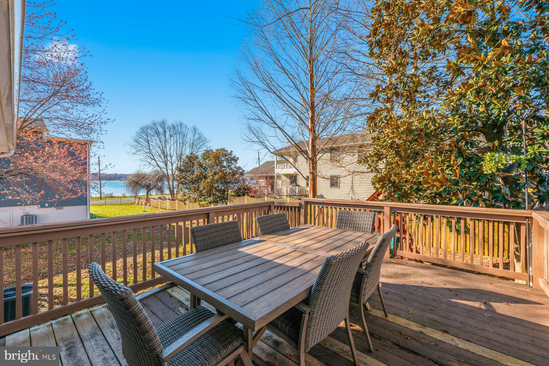 WOODLAND BEACH - Residential