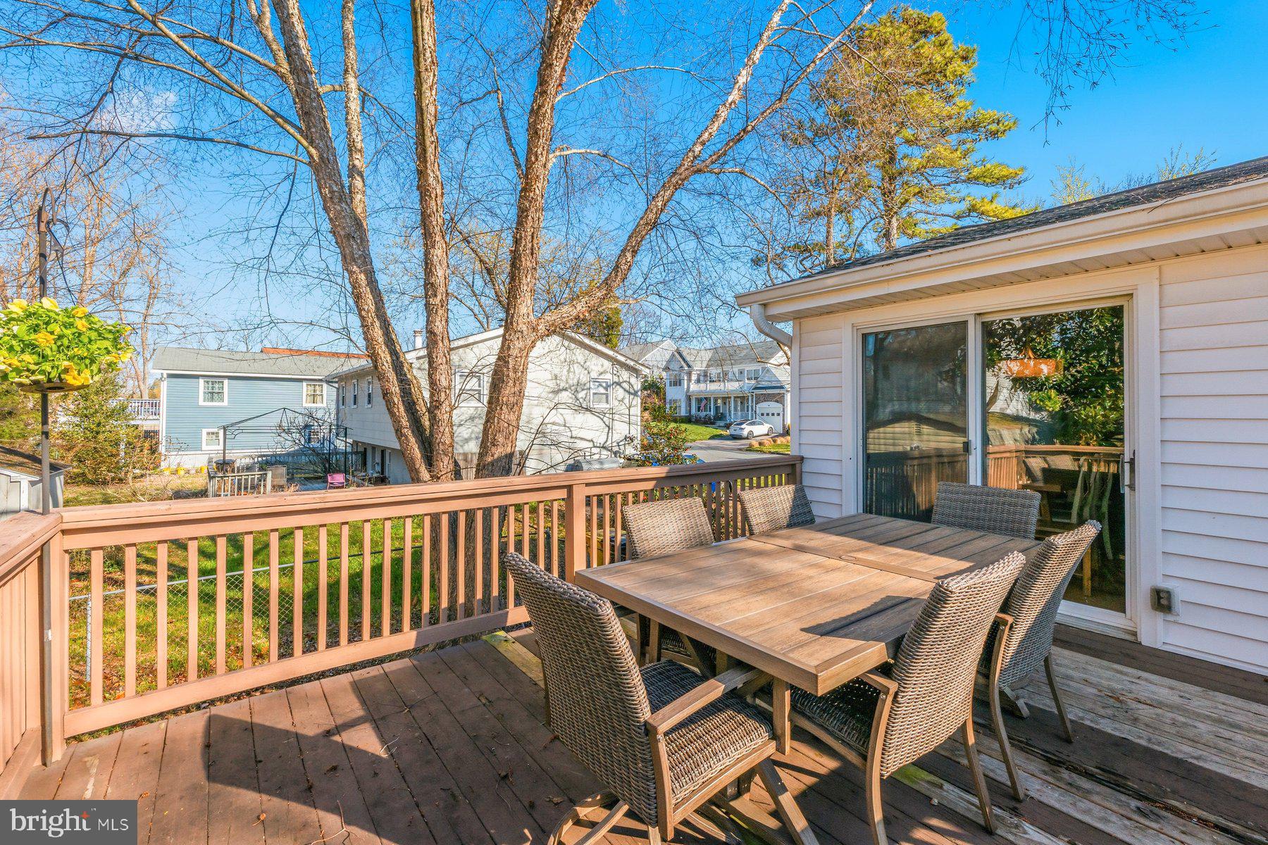 WOODLAND BEACH - Residential