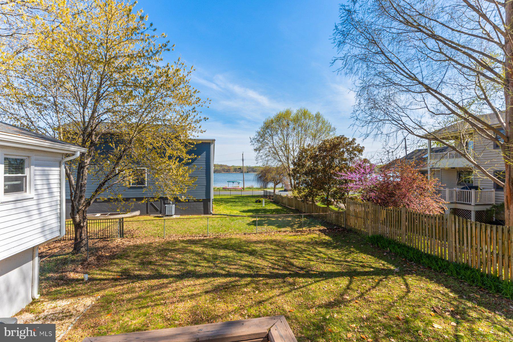 WOODLAND BEACH - Residential