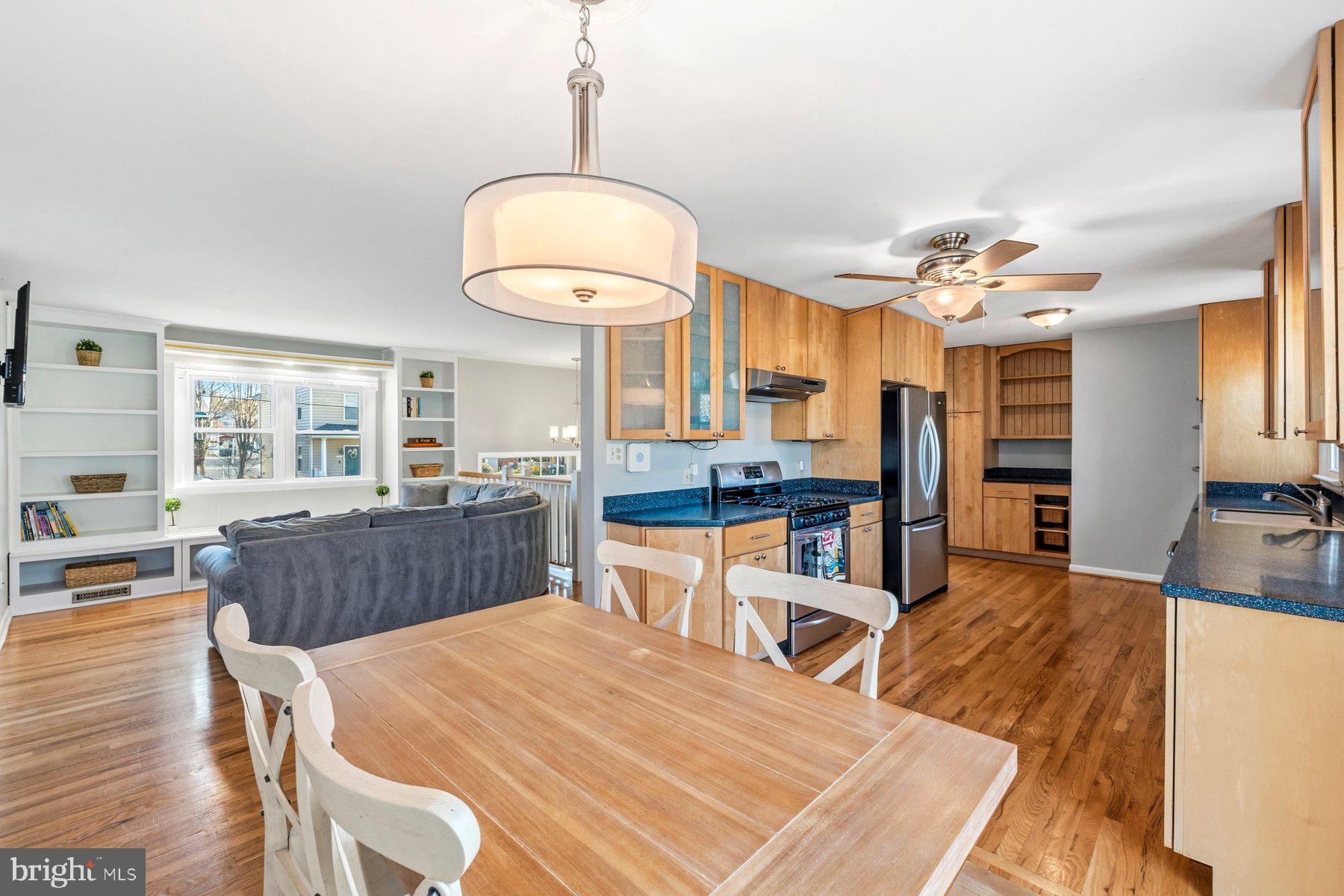 WOODLAND BEACH - Residential