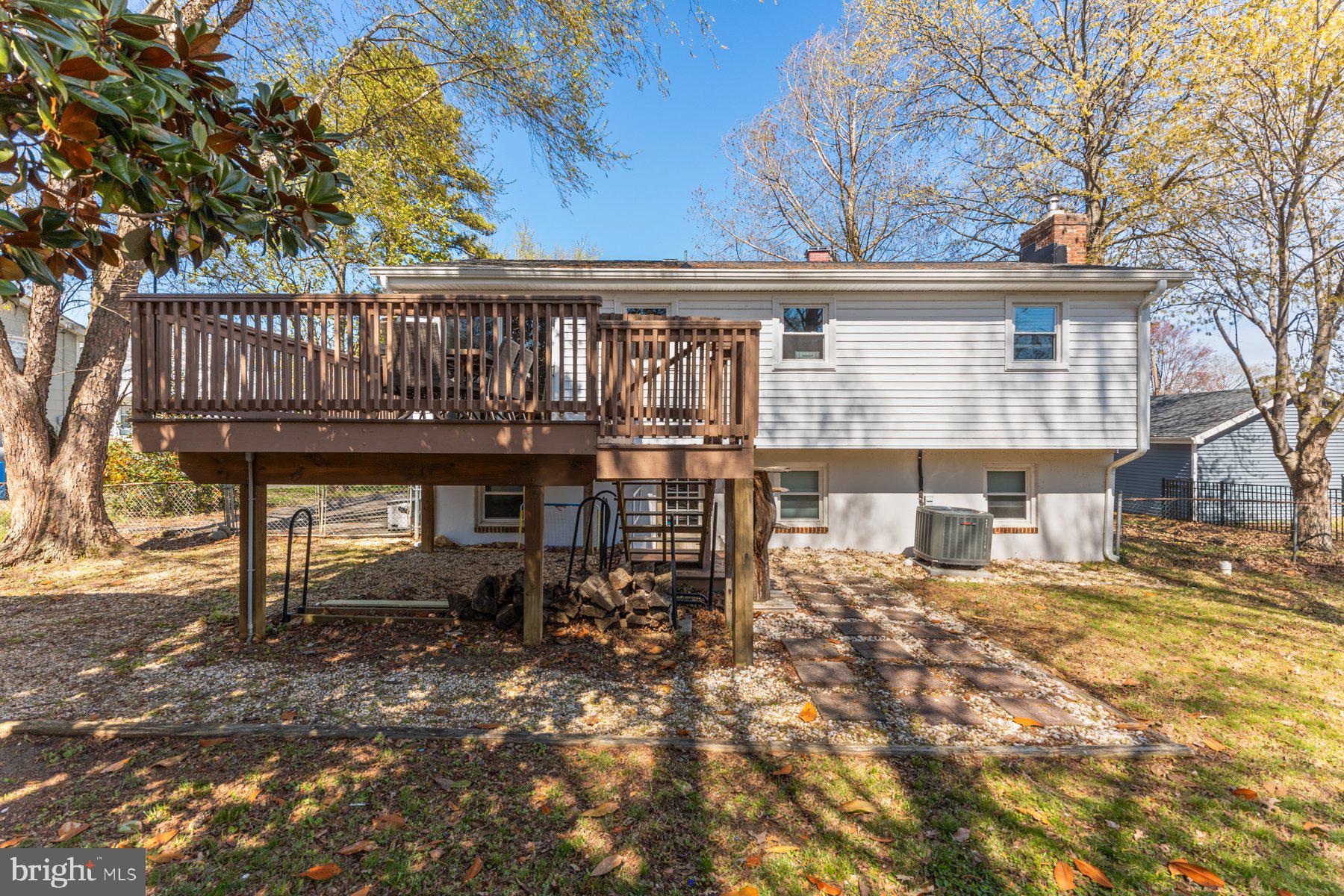 WOODLAND BEACH - Residential