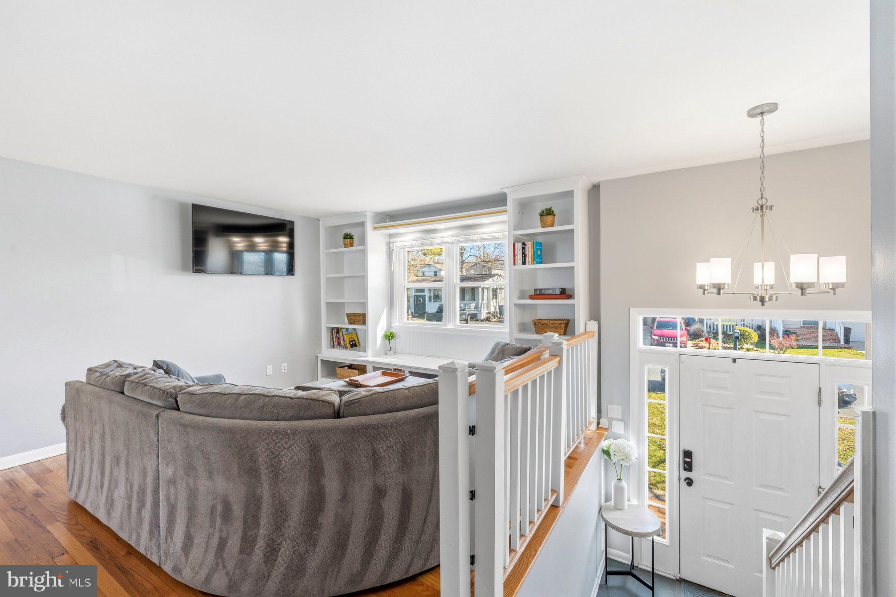 WOODLAND BEACH - Residential