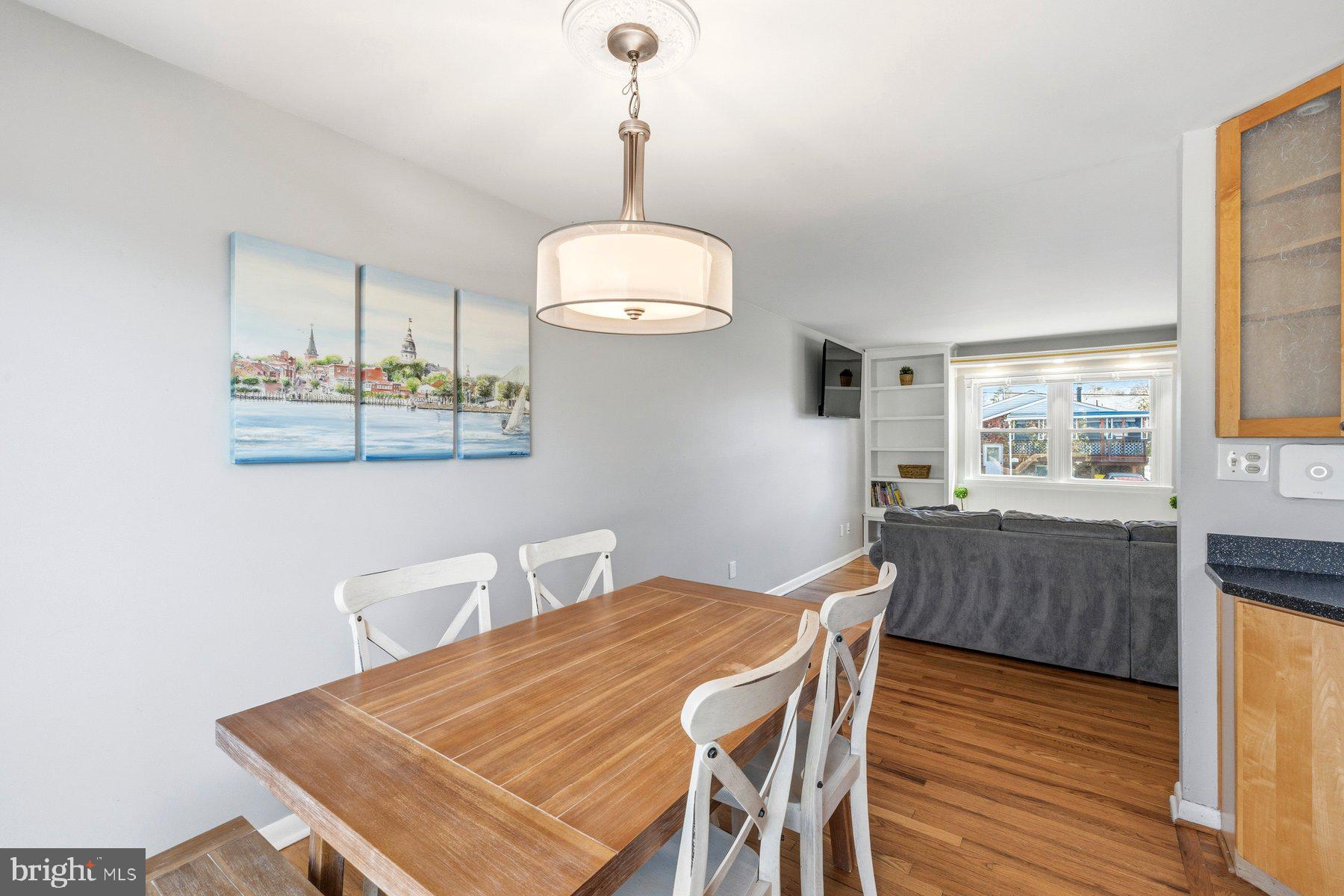 WOODLAND BEACH - Residential