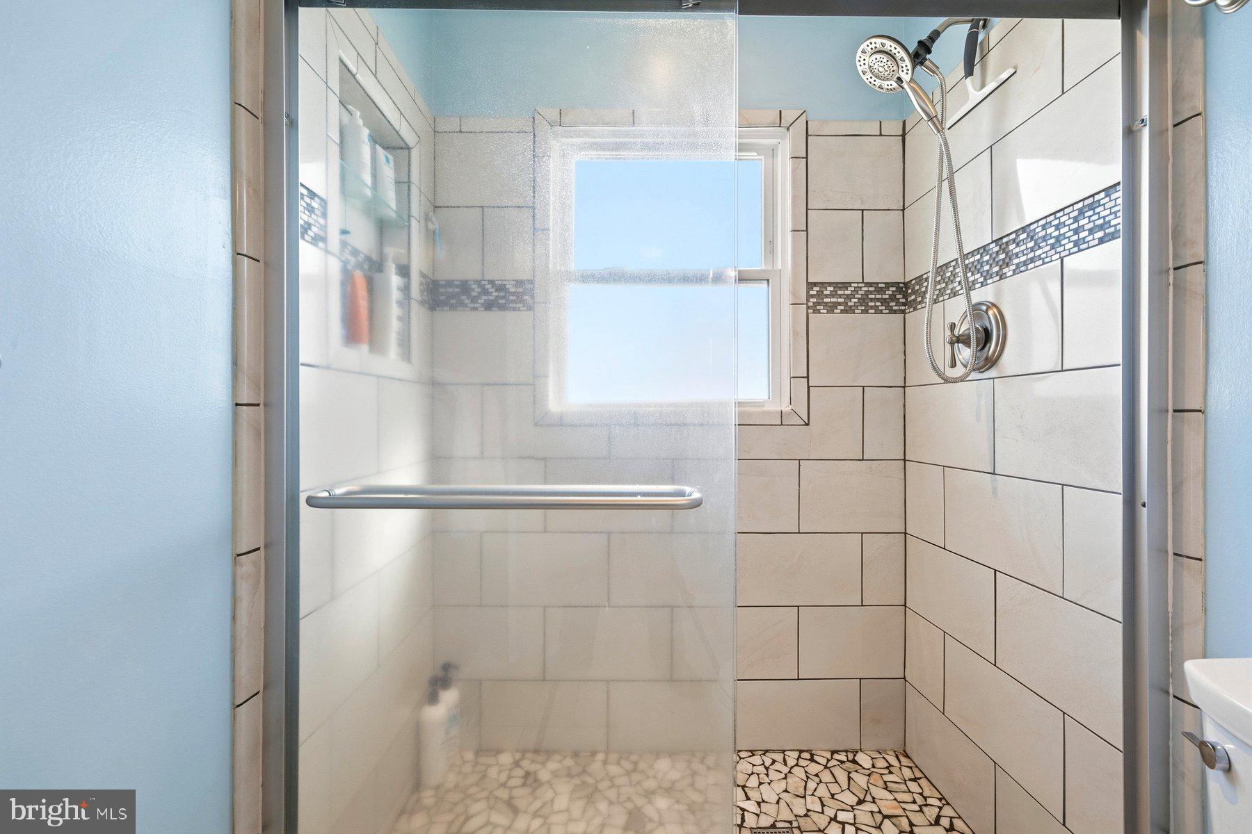 WOODLAND BEACH - Residential