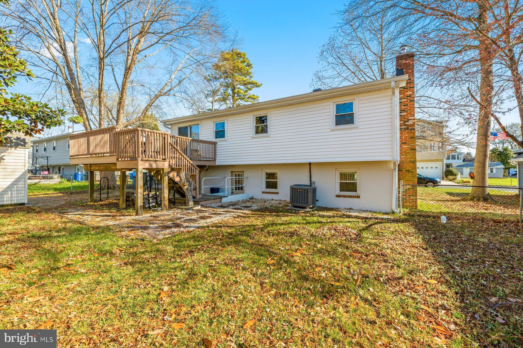 WOODLAND BEACH - Residential