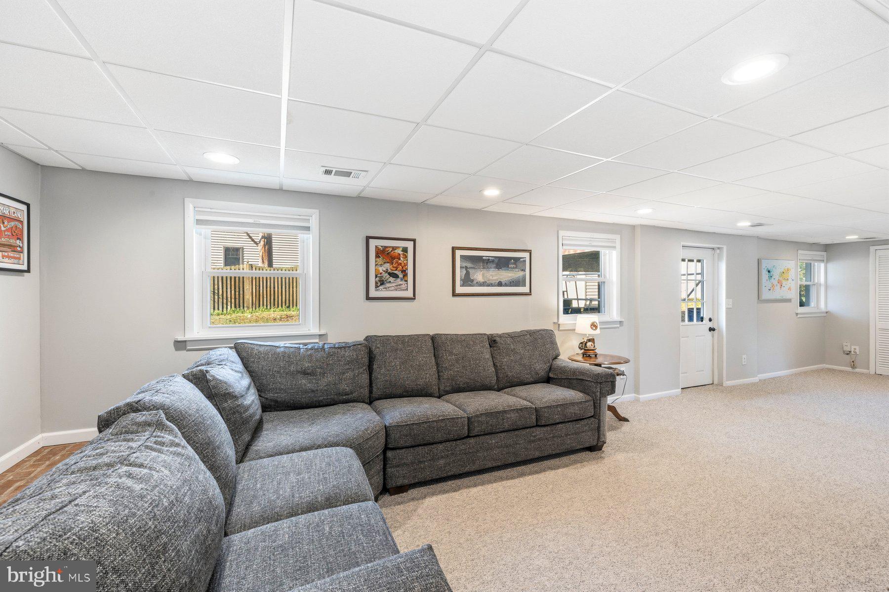 WOODLAND BEACH - Residential