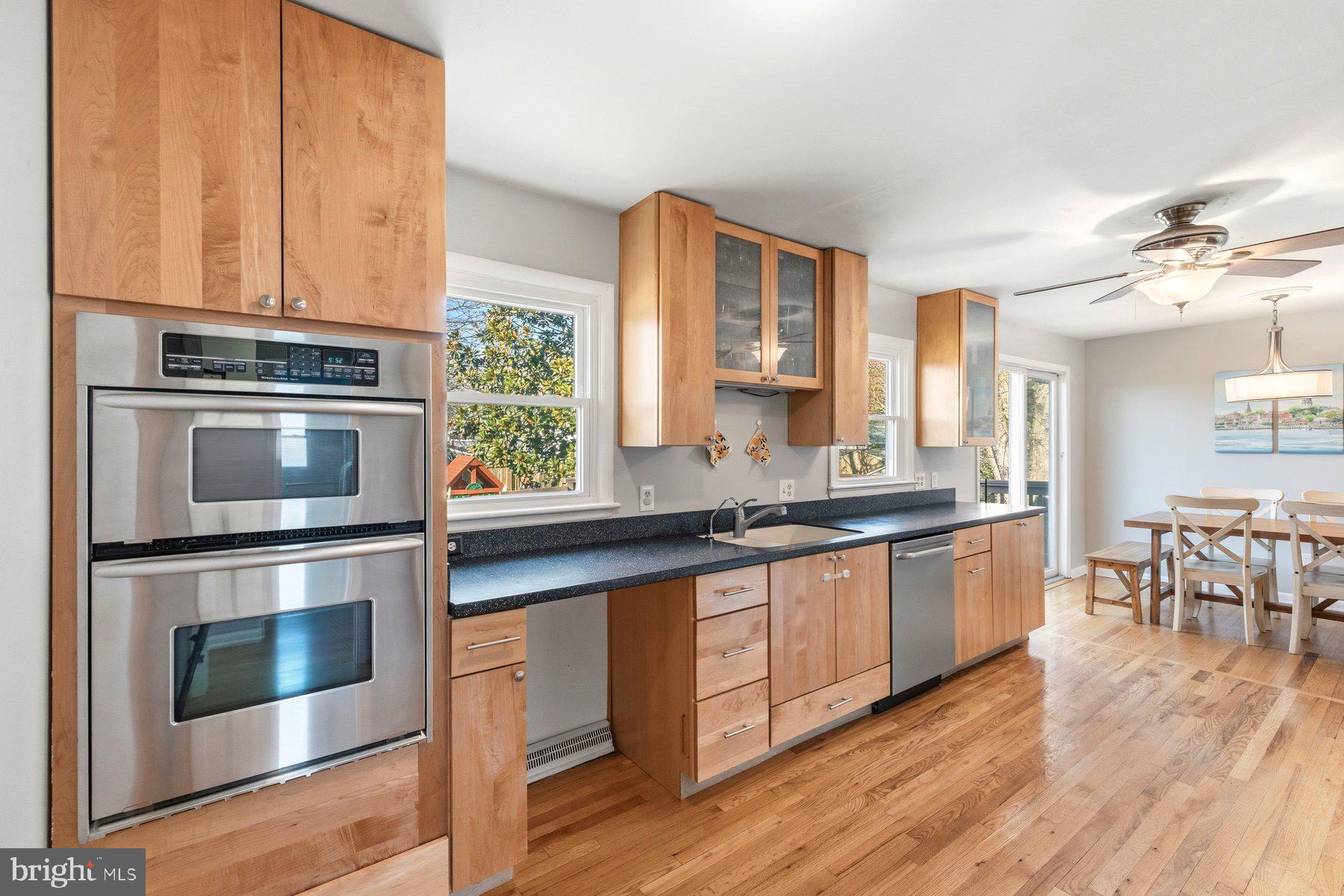 WOODLAND BEACH - Residential