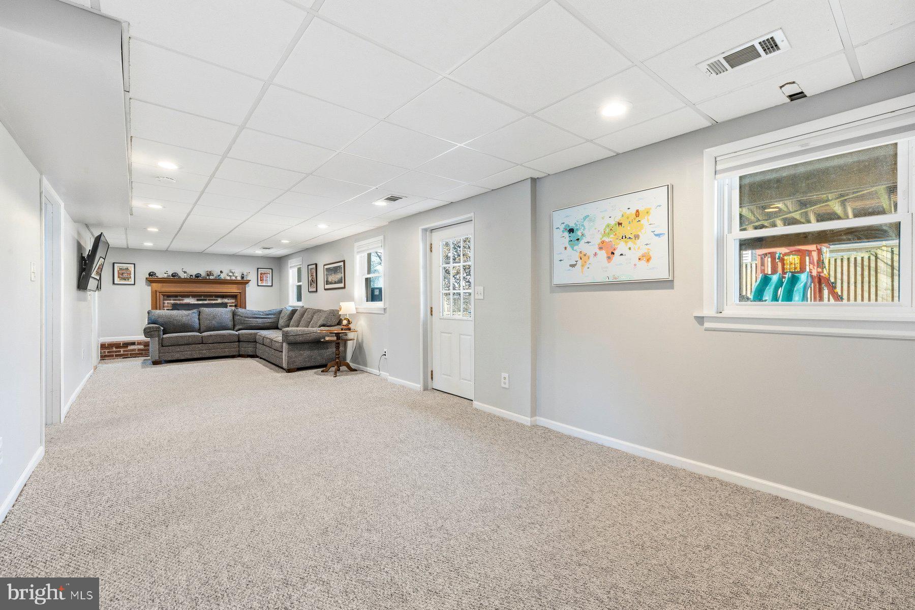 WOODLAND BEACH - Residential