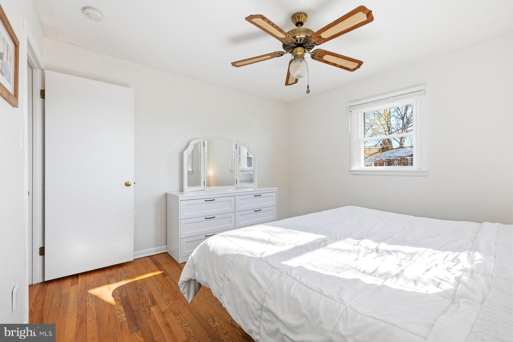 WOODLAND BEACH - Residential