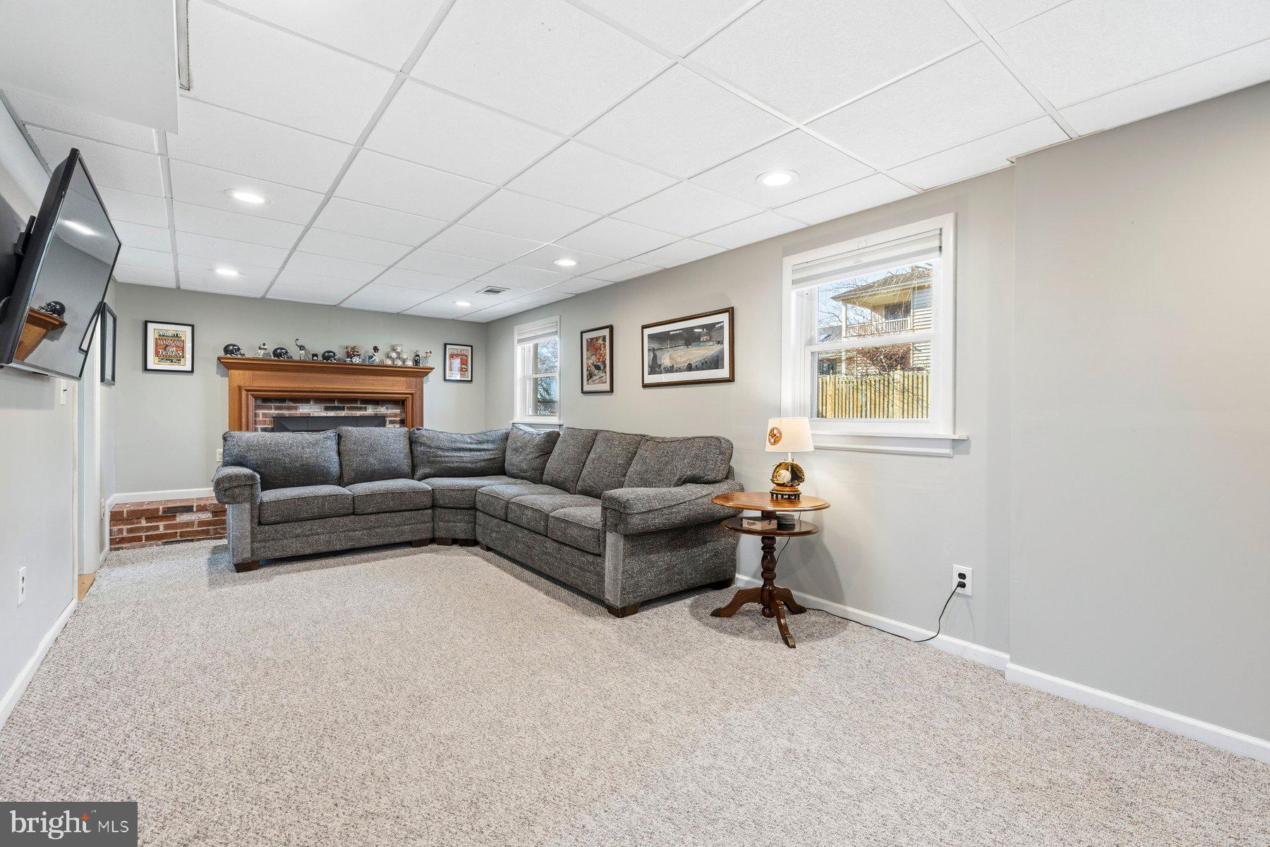 WOODLAND BEACH - Residential