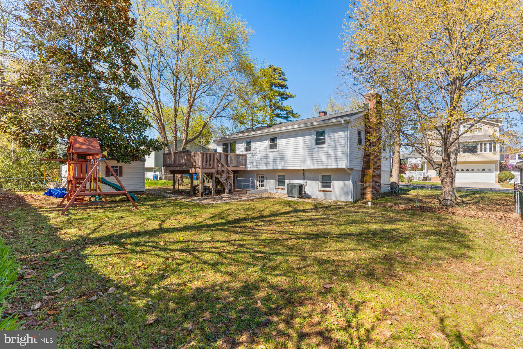 WOODLAND BEACH - Residential