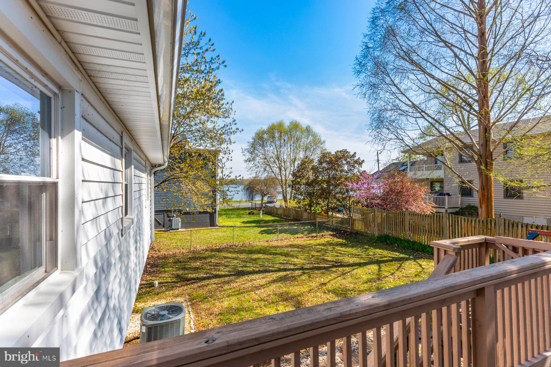 WOODLAND BEACH - Residential