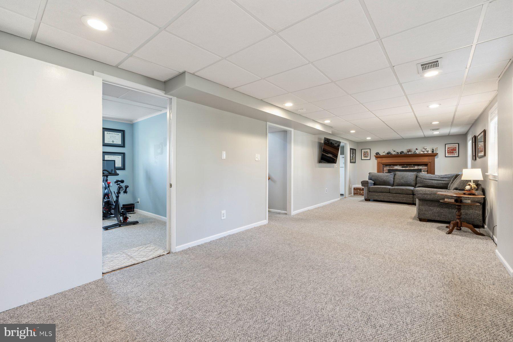 WOODLAND BEACH - Residential