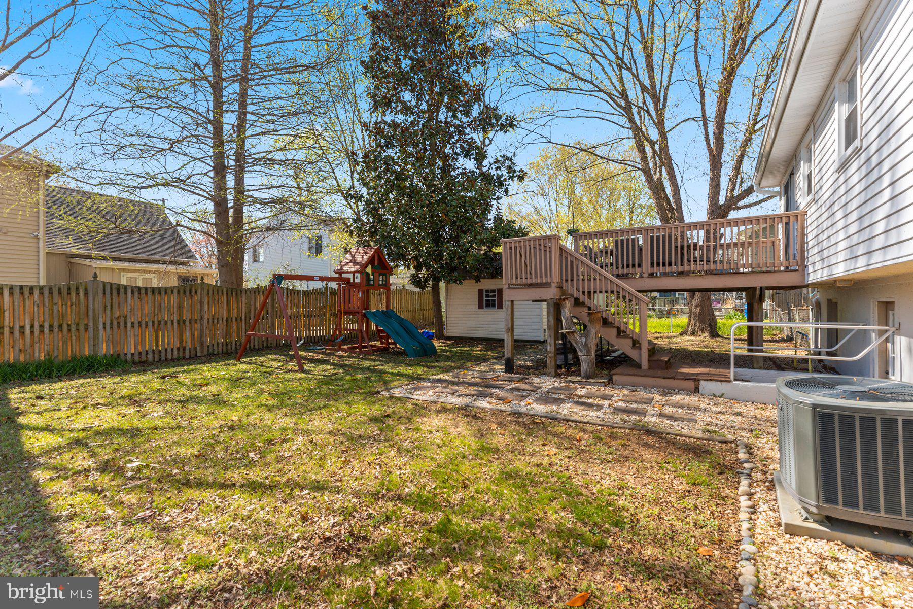 WOODLAND BEACH - Residential