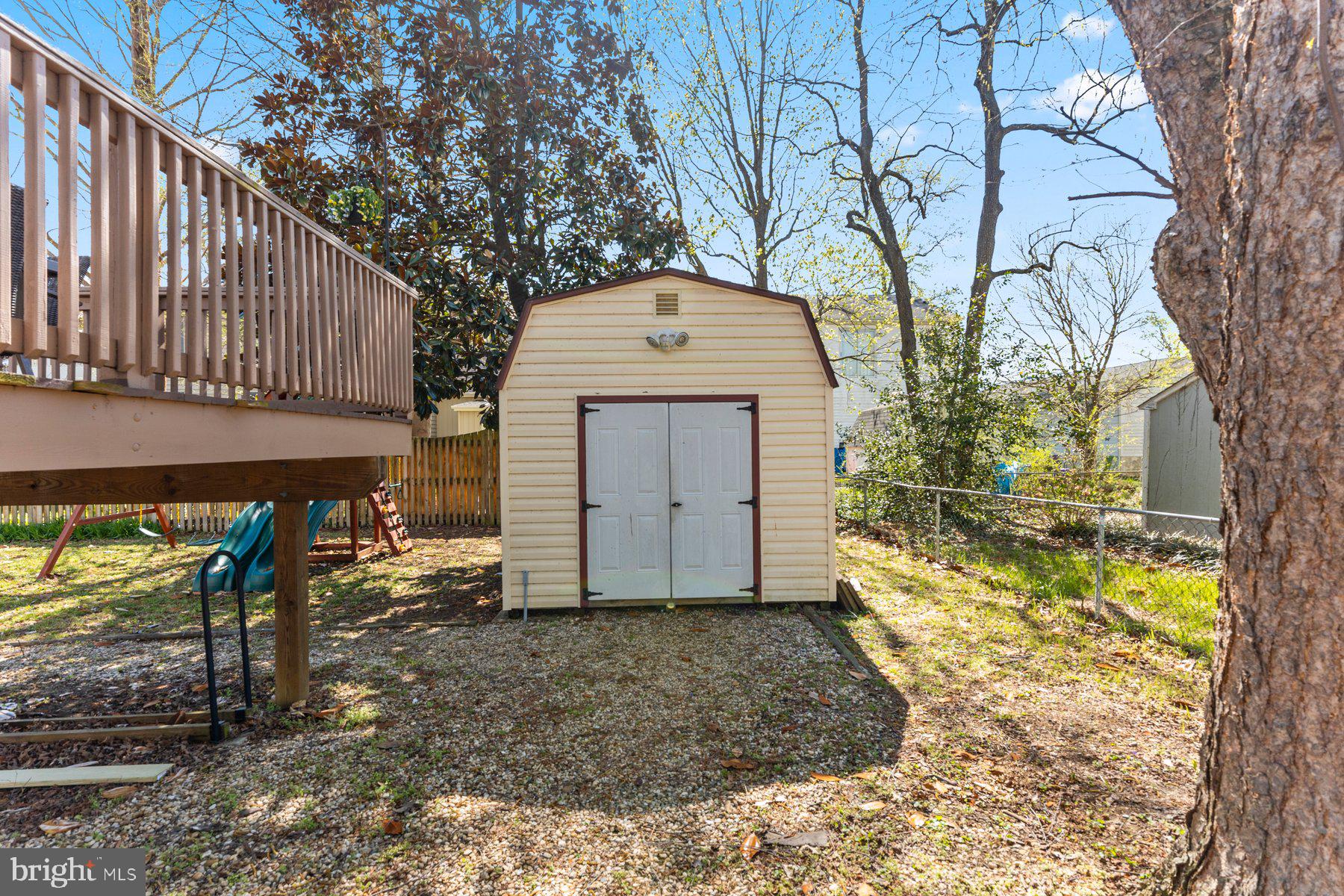 WOODLAND BEACH - Residential