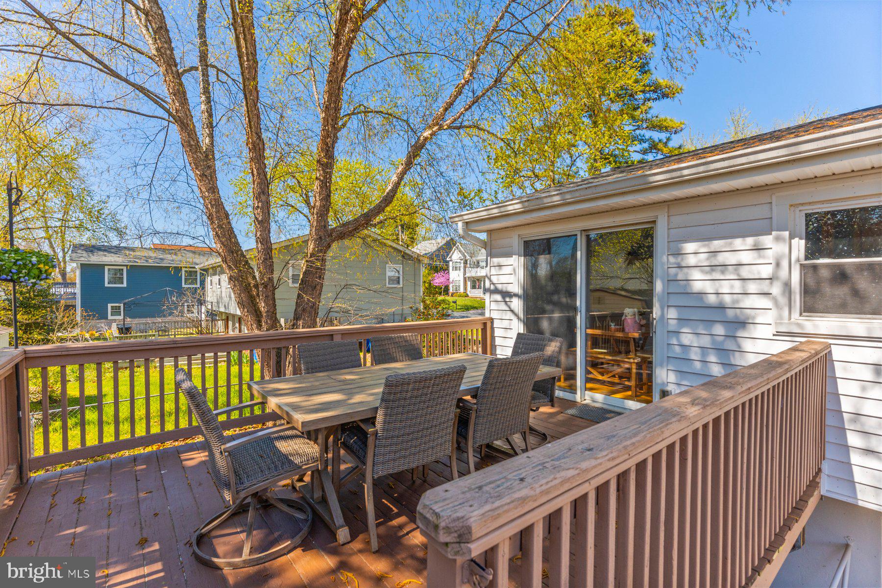 WOODLAND BEACH - Residential