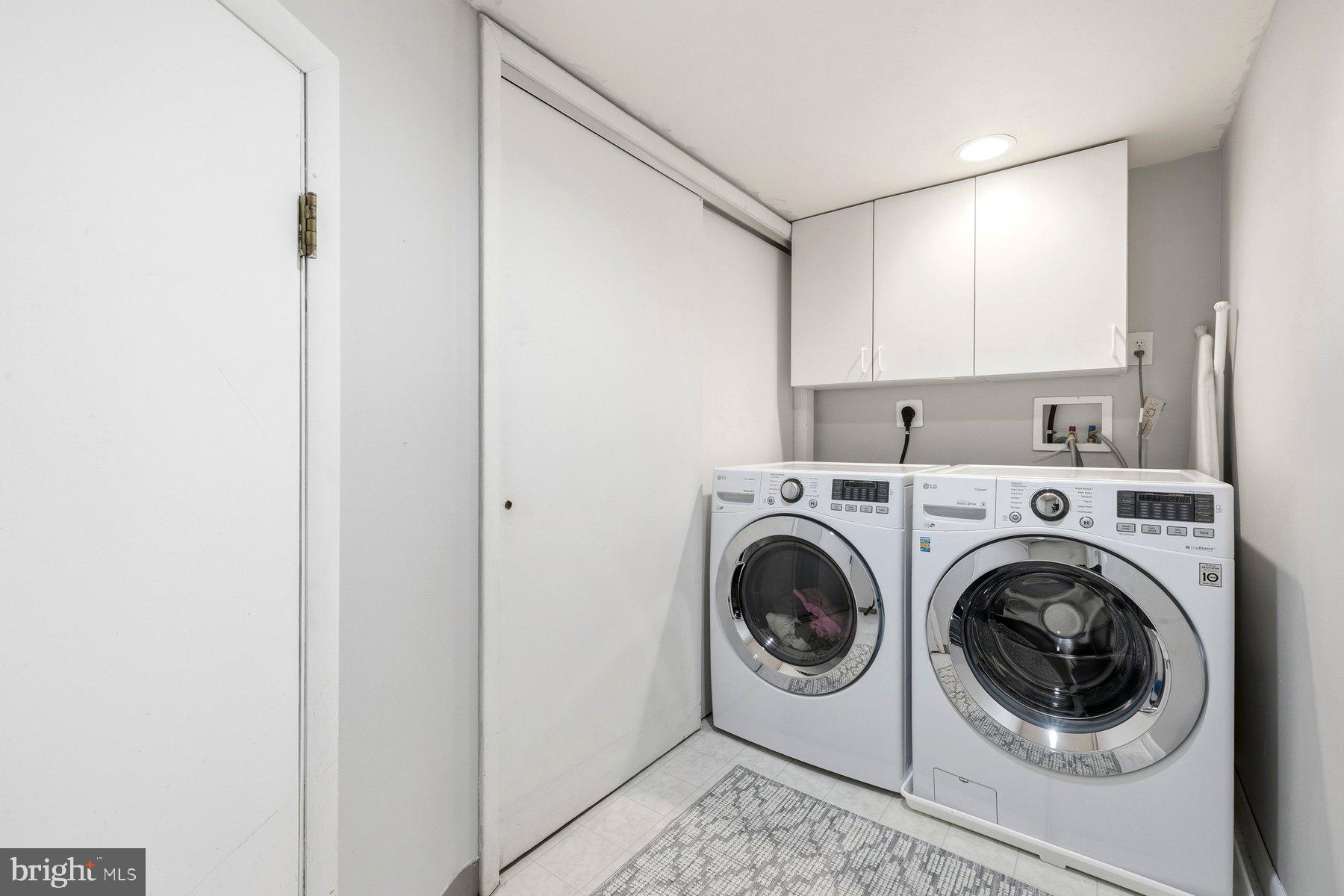 WOODLAND BEACH - Residential