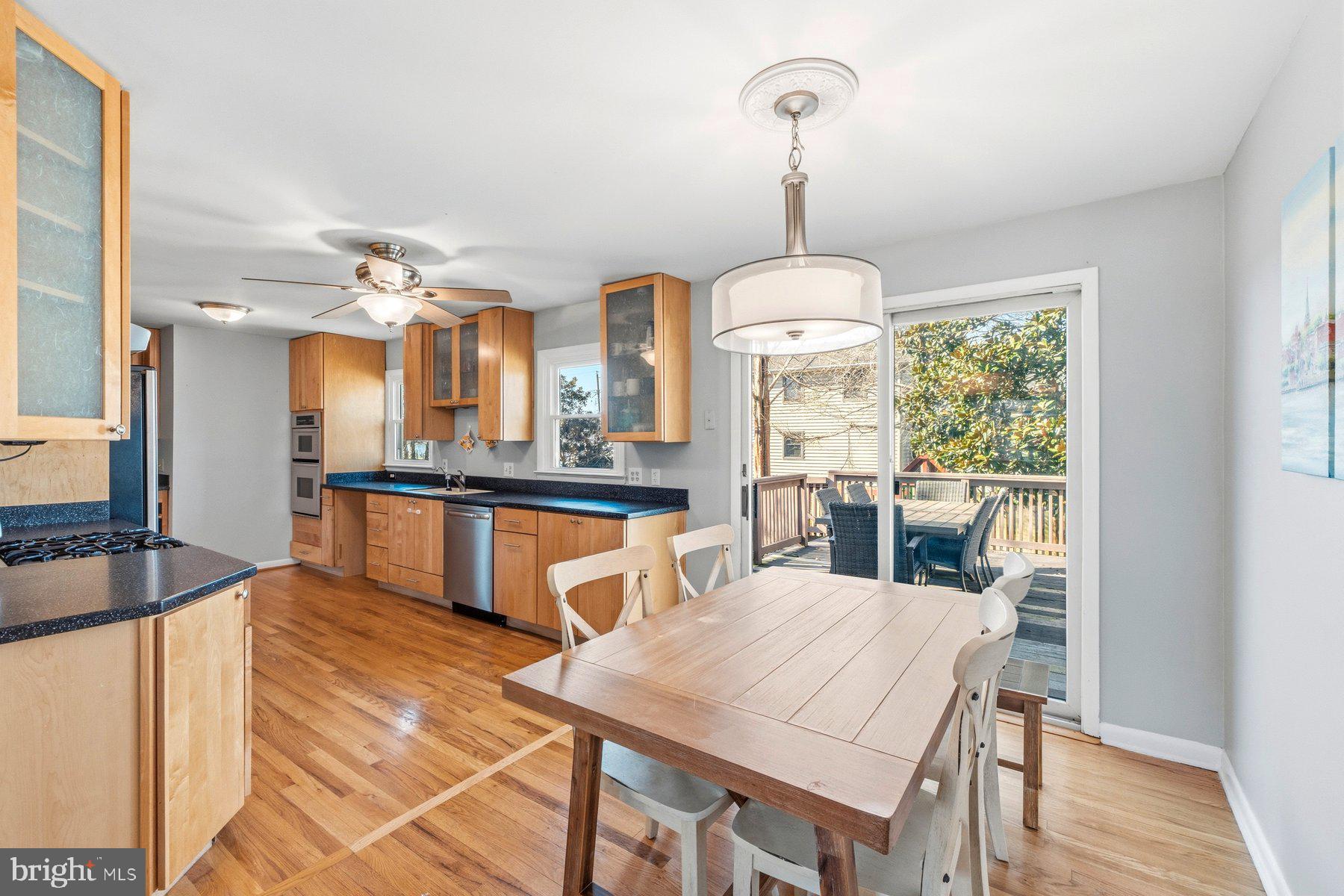 WOODLAND BEACH - Residential