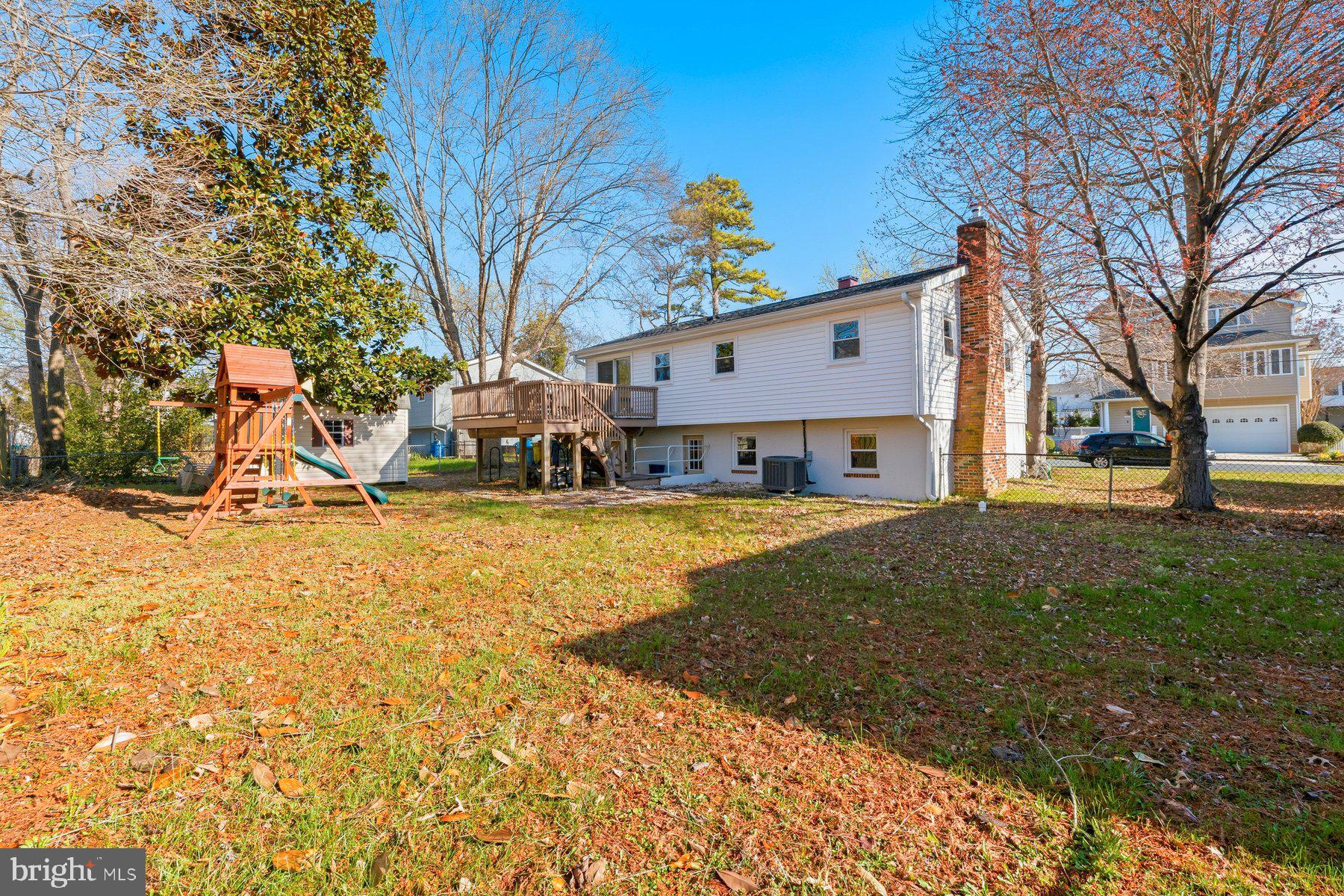 WOODLAND BEACH - Residential