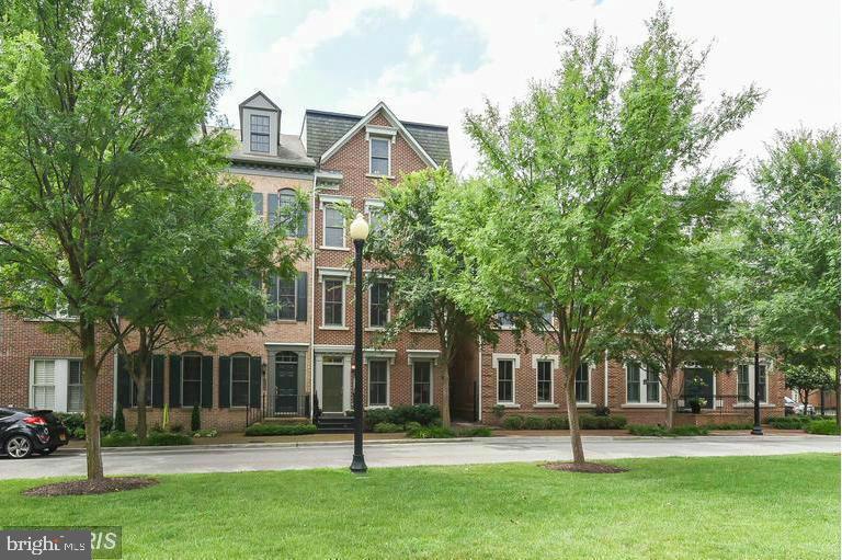 708 ROSE SQUARE
