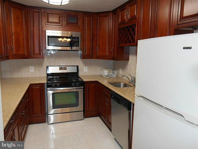 THE KENWOOD - Residential Lease