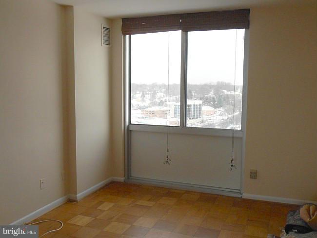 THE KENWOOD - Residential Lease