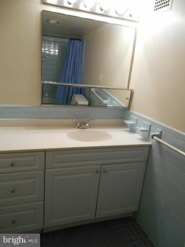 THE KENWOOD - Residential Lease