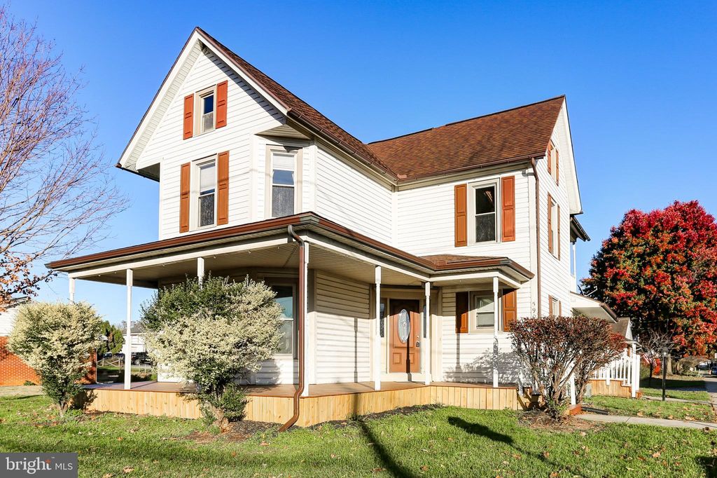 Photo of 5903 LEMON ST, EAST PETERSBURG, PA 17520 (MLS # PALA2021644)