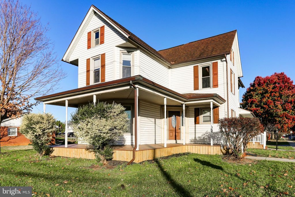 Photo of 5903 LEMON ST, EAST PETERSBURG, PA 17520 (MLS # PALA2021644)